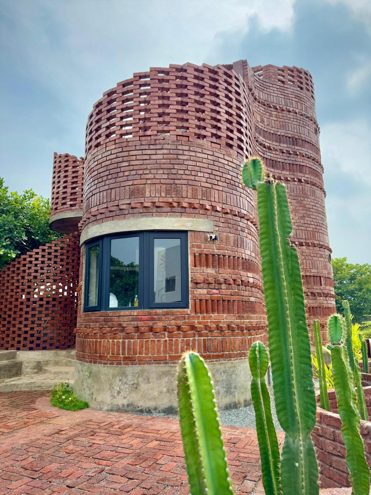 Pool Villa-House Of The Dancing Cactus Пондичерри Экстерьер фото